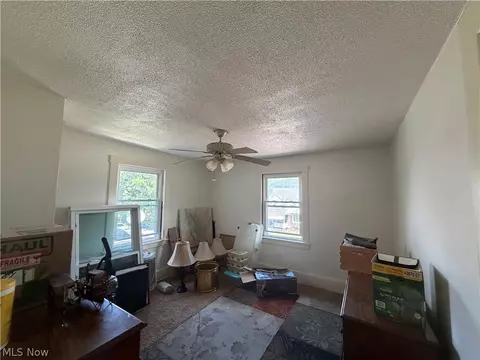 447 Garfield St, Struthers, OH 44471 photo 4