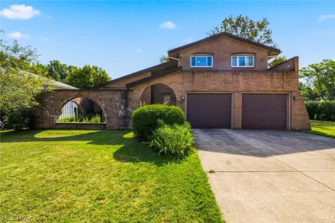 1077 Brainard Rd, Highland Heights, OH 44143