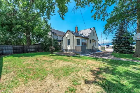 Exterior - 2124 E 28th St, Lorain, OH 44055 photo 3 of 15