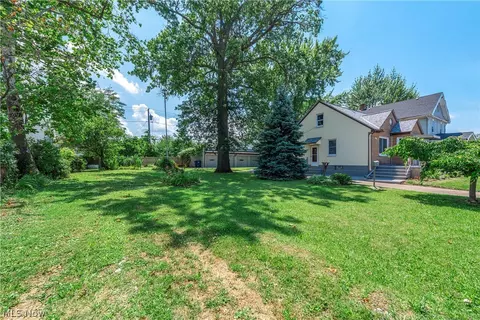 Exterior - 2124 E 28th St, Lorain, OH 44055 photo 13 of 15