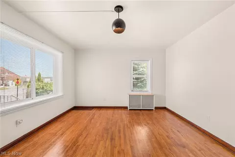 Living - 2124 E 28th St, Lorain, OH 44055 photo 2 of 3