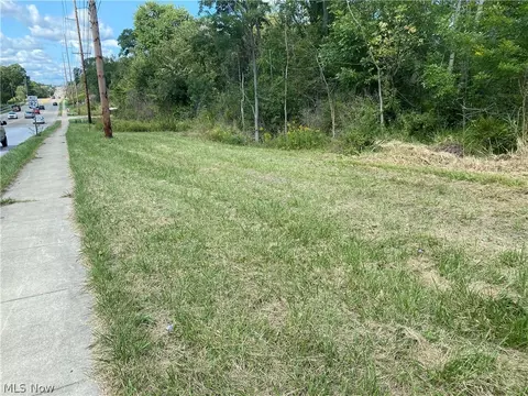 13525 Royalton Rd, Strongsville, OH 44136