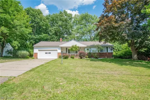 2951 Stanley Rd, Fairlawn, OH 44333