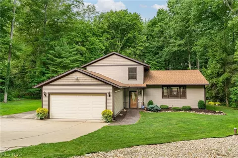 563 Kapity Dr, Mogadore, OH 44260