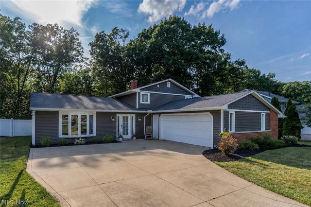 15628 Creekwood Ln, Strongsville, OH 44136