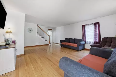 369 E 46th St, Lorain, OH 44052 photo 6