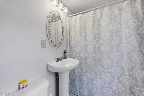 369 E 46th St, Lorain, OH 44052 photo 17
