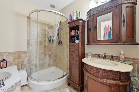 369 E 46th St, Lorain, OH 44052 photo 16