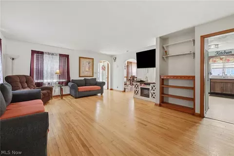 369 E 46th St, Lorain, OH 44052 photo 7