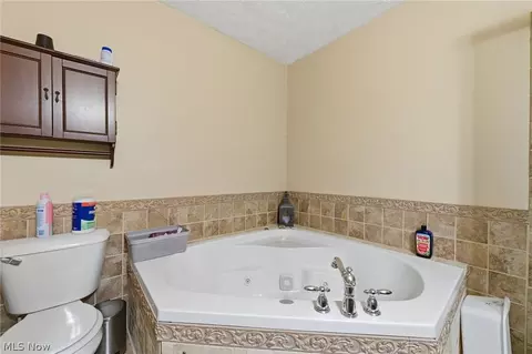 369 E 46th St, Lorain, OH 44052 photo 5