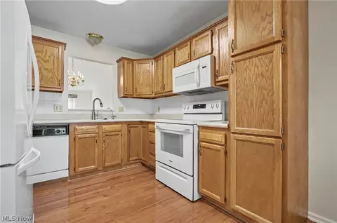 3196 Mariners Island Dr NW, Canton, OH 44708 photo 6