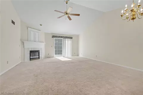 3196 Mariners Island Dr NW, Canton, OH 44708 photo 9