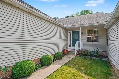 3196 Mariners Island Dr NW, Canton, OH 44708 photo 2