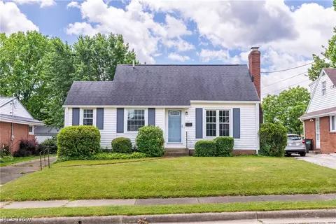 224 Summit St SE, North Canton, OH 44720
