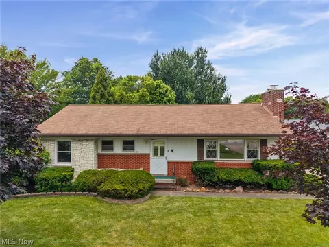 1978 Bassett Rd, Westlake, OH 44145
