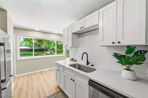 Kitchen - 8155 Concord Dr, Mentor, OH 44060 photo 2 of 3
