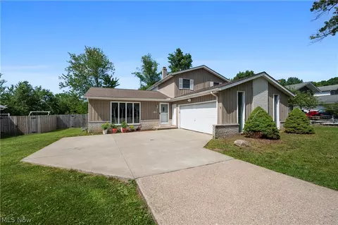 61 Claremont Dr, Brunswick, OH 44212