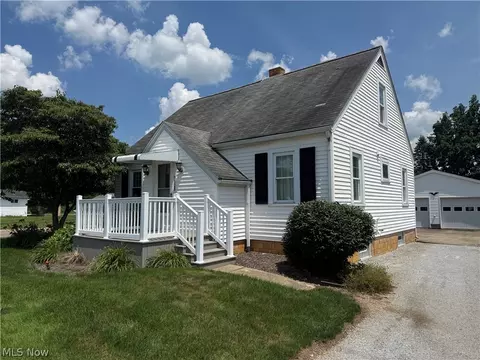 9308 Maple Ave SE, East Sparta, OH 44626