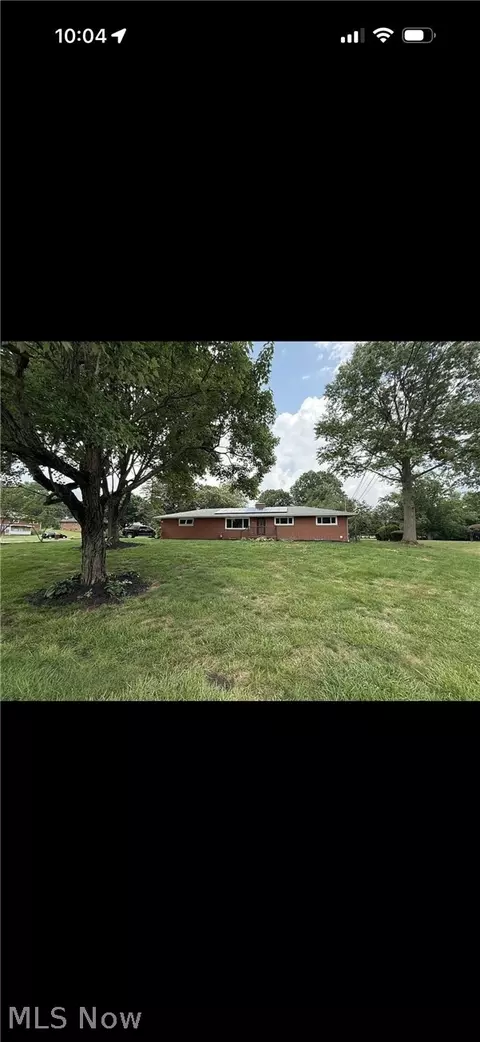 1202 Glenview Dr, Mogadore, OH 44260