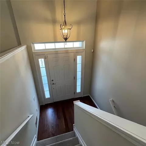 393 Caleb Dr, Akron, OH 44321 photo 3