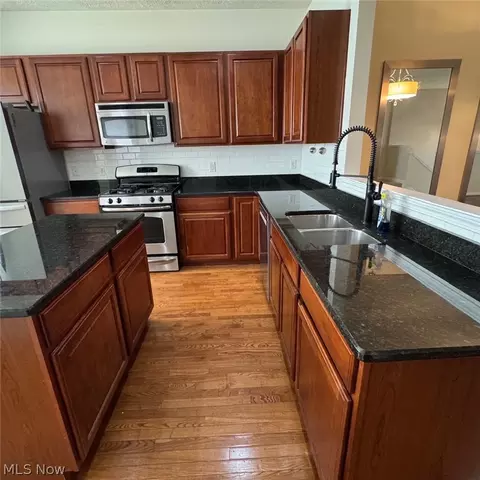 393 Caleb Dr, Akron, OH 44321 photo 6