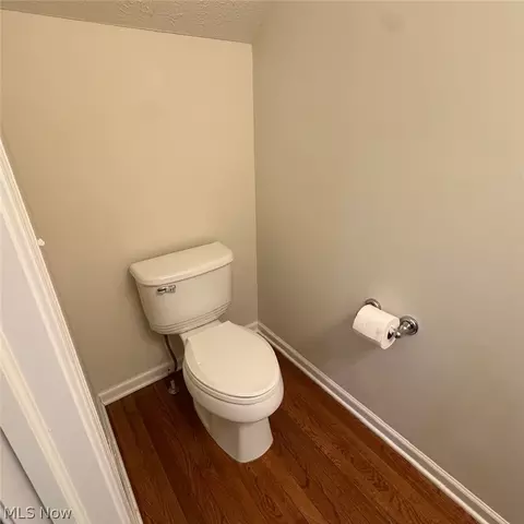 393 Caleb Dr, Akron, OH 44321 photo 9