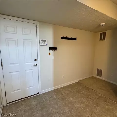 393 Caleb Dr, Akron, OH 44321 photo 25