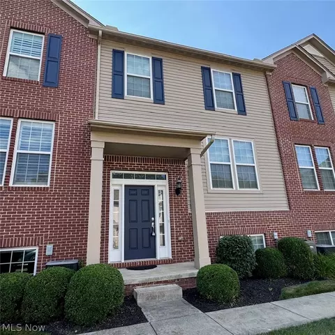 393 Caleb Dr, Akron, OH 44321 photo 1