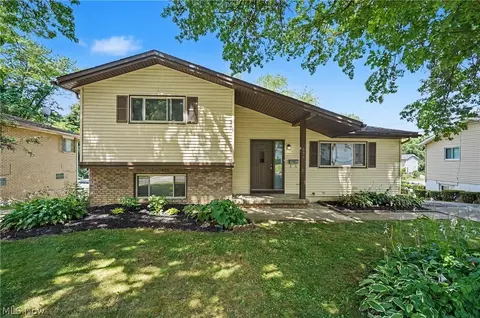 684 Cliffside Dr, Akron, OH 44313