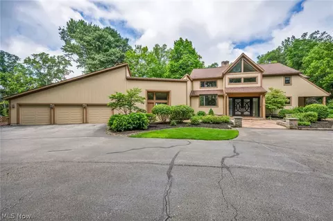 4670 Figgie Dr, Willoughby, OH 44094
