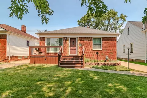 5814 Sunderland Dr, Parma, OH 44129