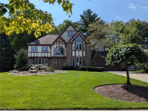 32760 Shadowbrook Dr, Solon, OH 44139 photo 2