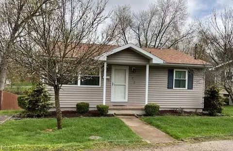 2412 Cherry St, Parkersburg, WV 26101