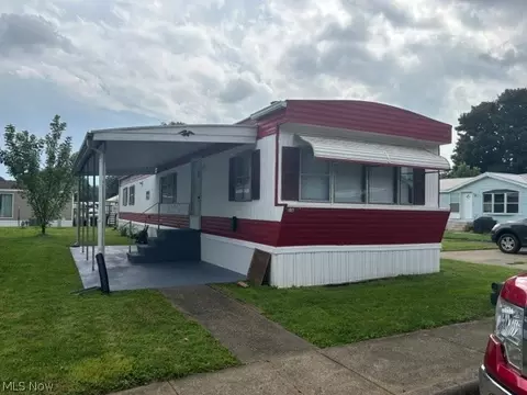 230 Windchaser Ln SE, New Philadelphia, OH 44663