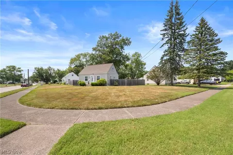 Exterior - 2583 E 38th St, Lorain, OH 44055 photo 4 of 10