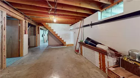 Entry Way - 30 Lakeview Dr, Vincent, OH 45784 photo 2 of 3