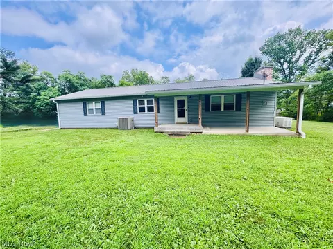 Exterior - 30 Lakeview Dr, Vincent, OH 45784 photo 3 of 7