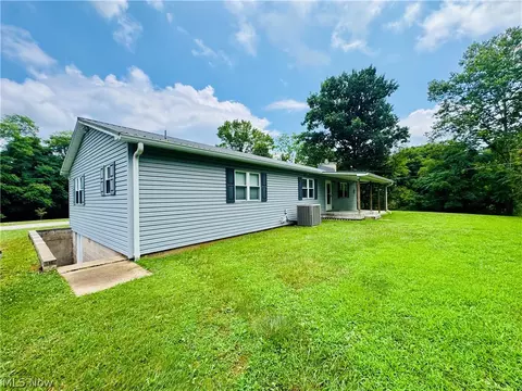 Exterior - 30 Lakeview Dr, Vincent, OH 45784 photo 4 of 7