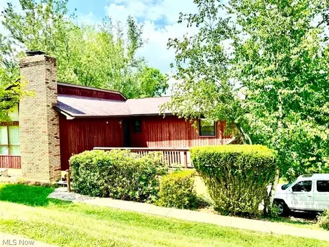 111 Tudor Dr, Saint Clairsville, OH 43950