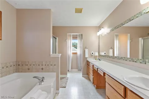 Bath - 4374 Pletzer Blvd, Rootstown, OH 44272 photo 3 of 5