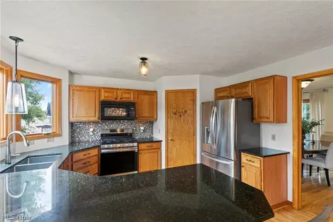 Kitchen - 4374 Pletzer Blvd, Rootstown, OH 44272 photo 4 of 4