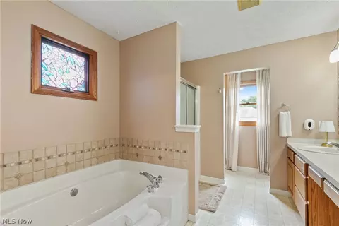 Bath - 4374 Pletzer Blvd, Rootstown, OH 44272 photo 2 of 5