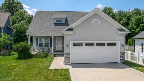 10921 Fox Den Cir, Garrettsville, OH 44231