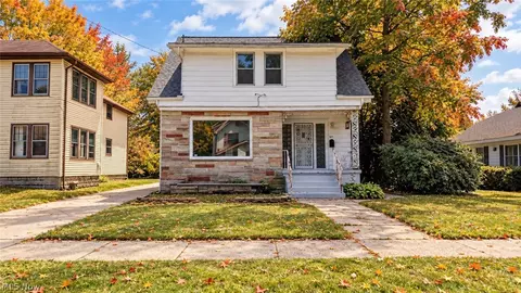 827 Kinsman St NW, Warren, OH 44483