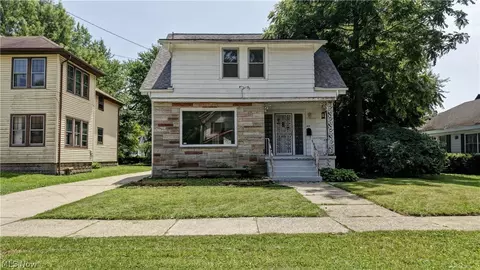 827 Kinsman St NW, Warren, OH 44483