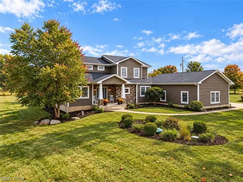 9288 Columbus Rd NE, Louisville, OH 44641