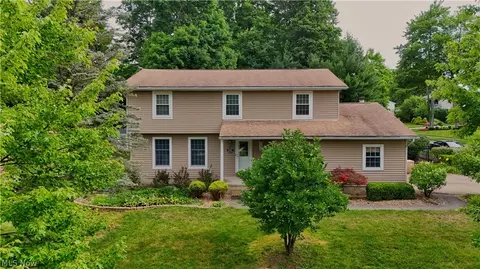 1660 Squaw Creek Dr, Girard, OH 44420