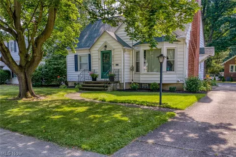 272 S Hawkins Ave, Akron, OH 44313
