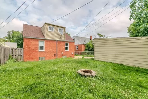 Exterior - 262 E 323rd St, Willowick, OH 44095 photo 3 of 6