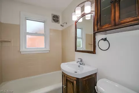Bath - 262 E 323rd St, Willowick, OH 44095 photo 1 of 4